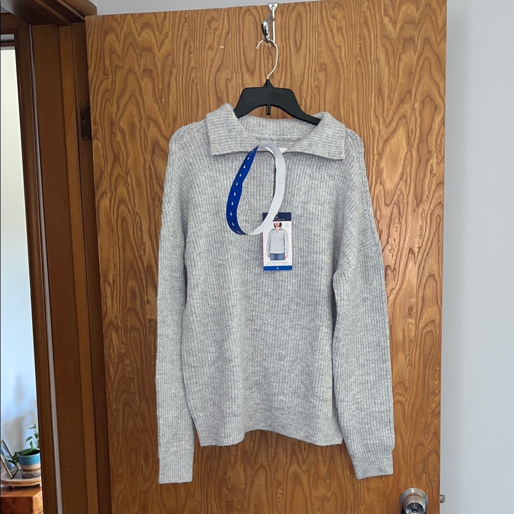 Men's V-Neck Pullover Sweater in Light Gray